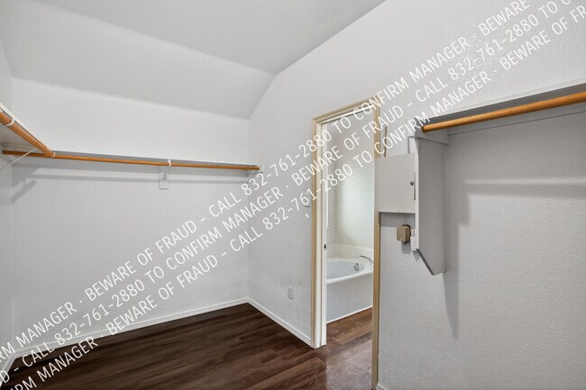 Building Photo - 2816 Blue Heron Dr