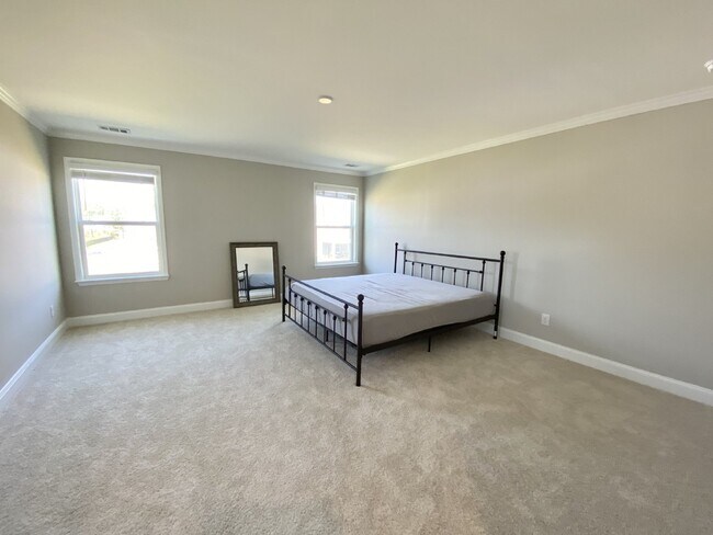 Building Photo - Five Bedroom, Single Family Home in Malind...