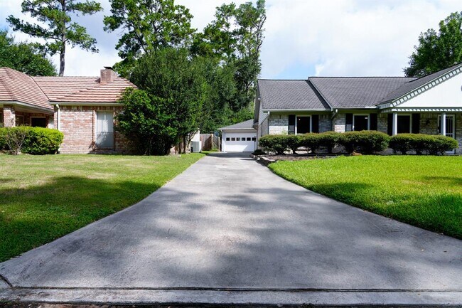 Building Photo - 5814 Old Lodge Dr