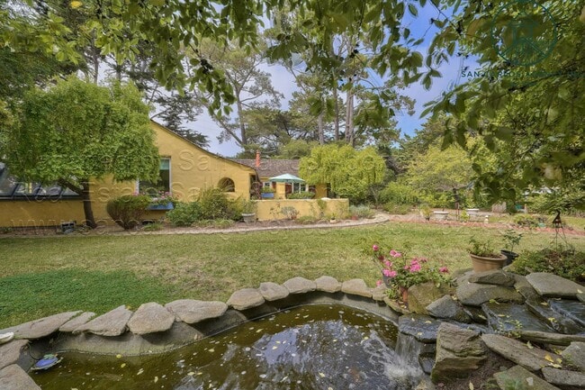 Building Photo - Adorable Furnished Three Bedroom Hatton Fields Home - Flexible Lease Term