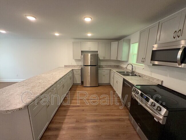 Building Photo - 5098 Bruner St