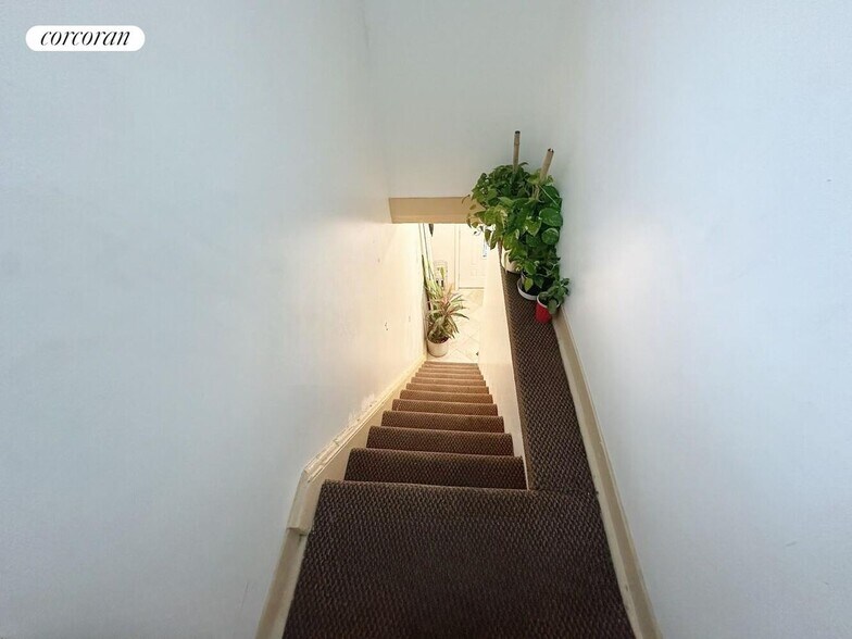 Building Photo - 65 Conklin Ave