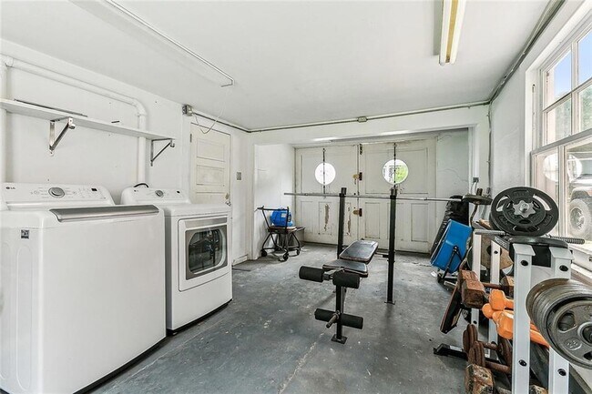 Building Photo - 5417 S Tonti St
