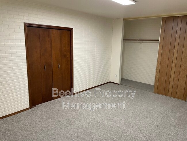 Building Photo - 1420 N Center St