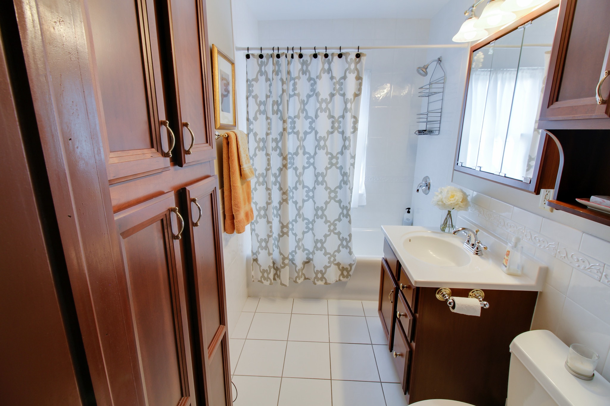 Main Floor bathroom - 1623 N Astor St