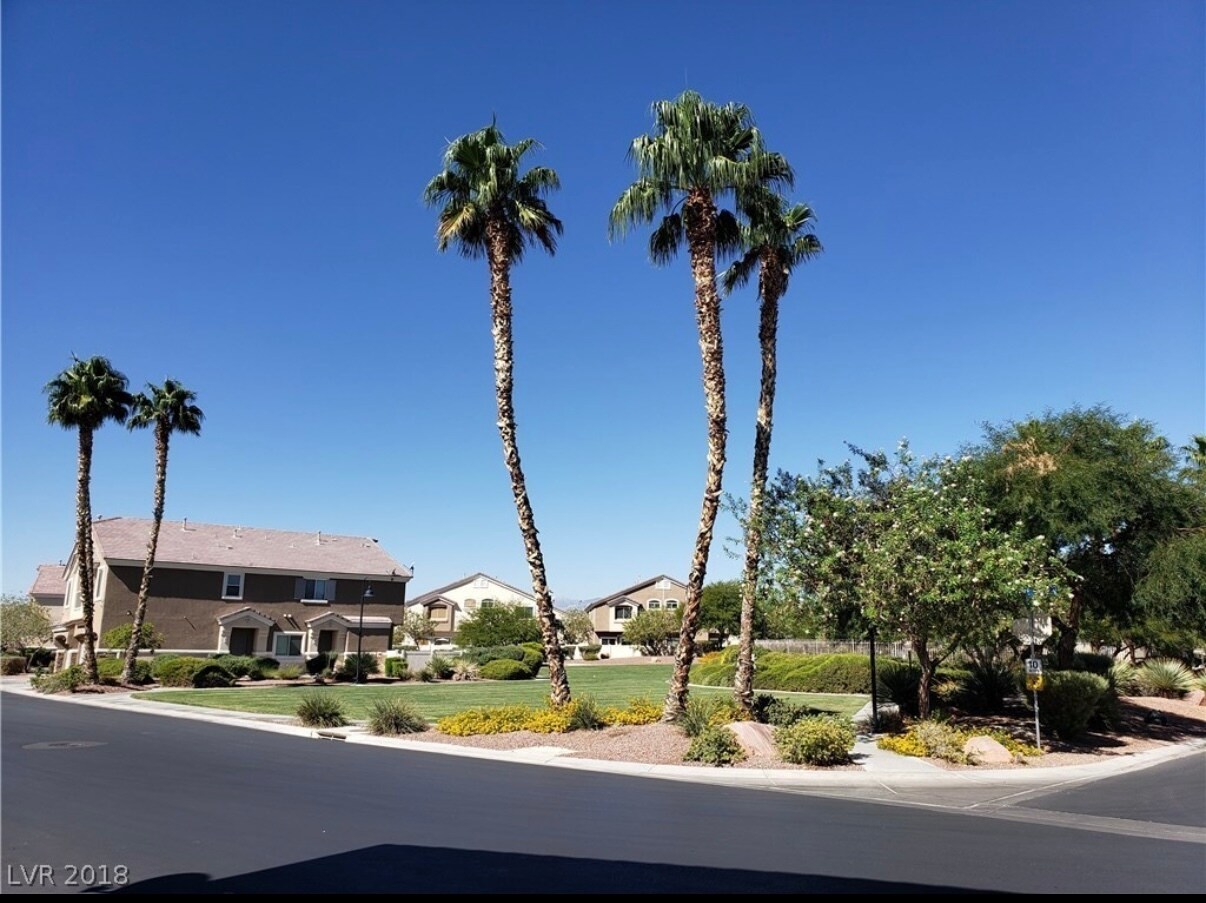 Building Photo - 3504 Glorious Iris Pl