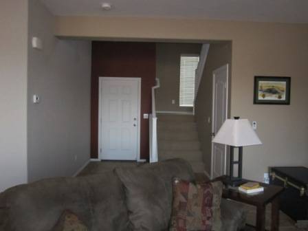 Building Photo - 10415 Lilac Square Ave