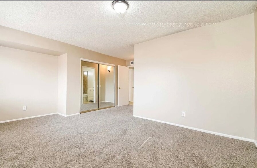 Building Photo - 6014 S 41st Pl