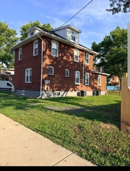 Building Photo - 313 Delaware Ave