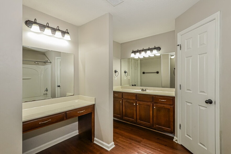 Building Photo - 4313 Genevieve Dr