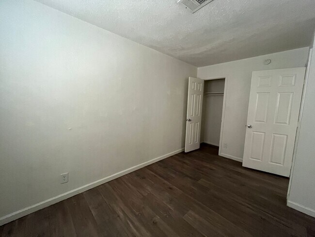 Building Photo - 373 N Nevada St