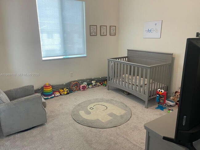 Building Photo - 728 SE 14th Ct