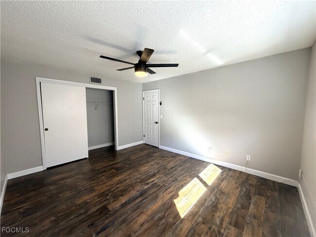 Building Photo - 1560 Colonial Blvd