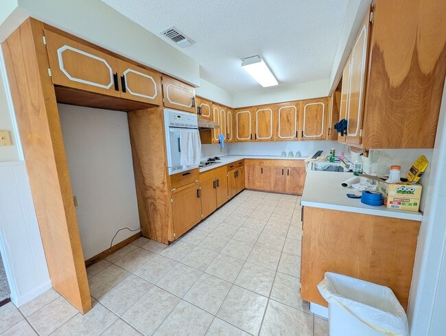 Building Photo - Summit Duplex