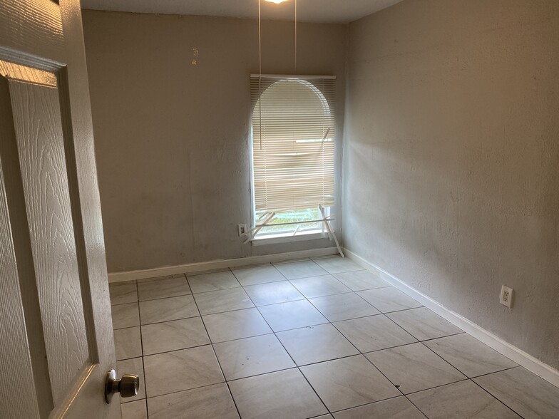 Building Photo - 8019 Beech Cove Ln