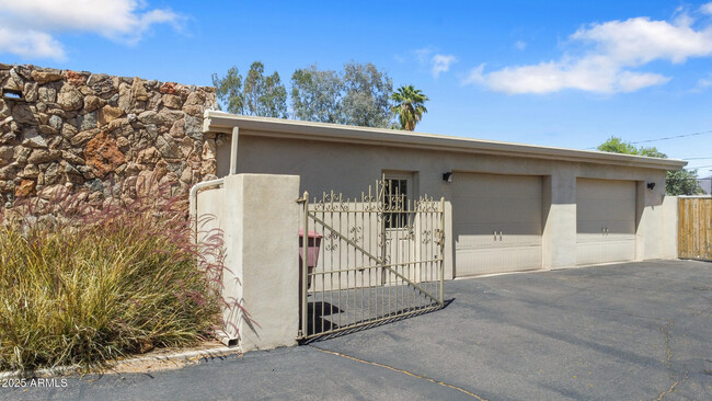 Building Photo - 11033 N 74th St