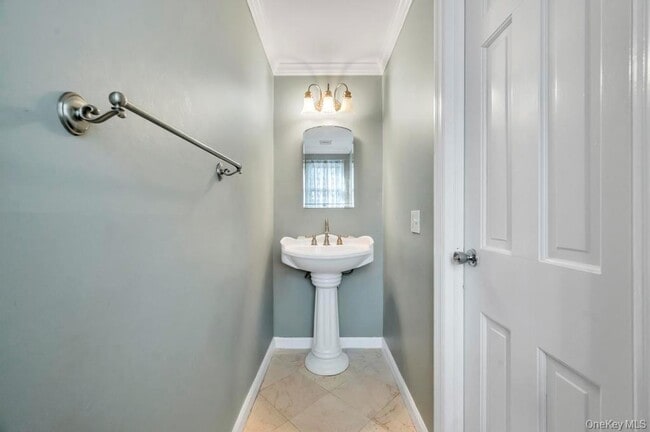 Building Photo - 807 Union Ave