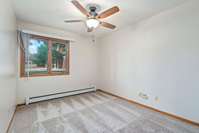 Building Photo - 4560 Larkbunting Dr