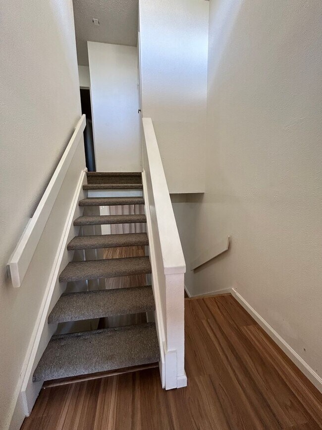 Building Photo - Available on 05/05/26, 1170 sq ft, 3 Bedrooms, 1.5 Baths, 2 Assigned Parking at Palehua Hale in M...