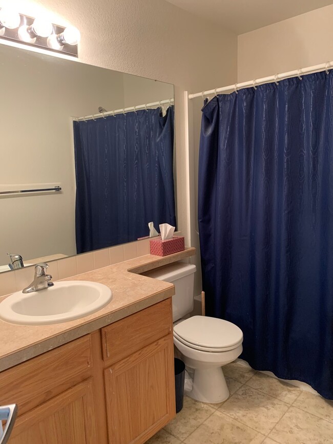 Building Photo - Beautiful 2 Bedroom, 2.5 Bath Townhome for Rent in Loveland!