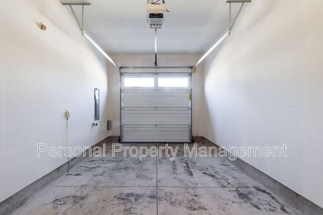 Building Photo - 5705 NE 59th Way