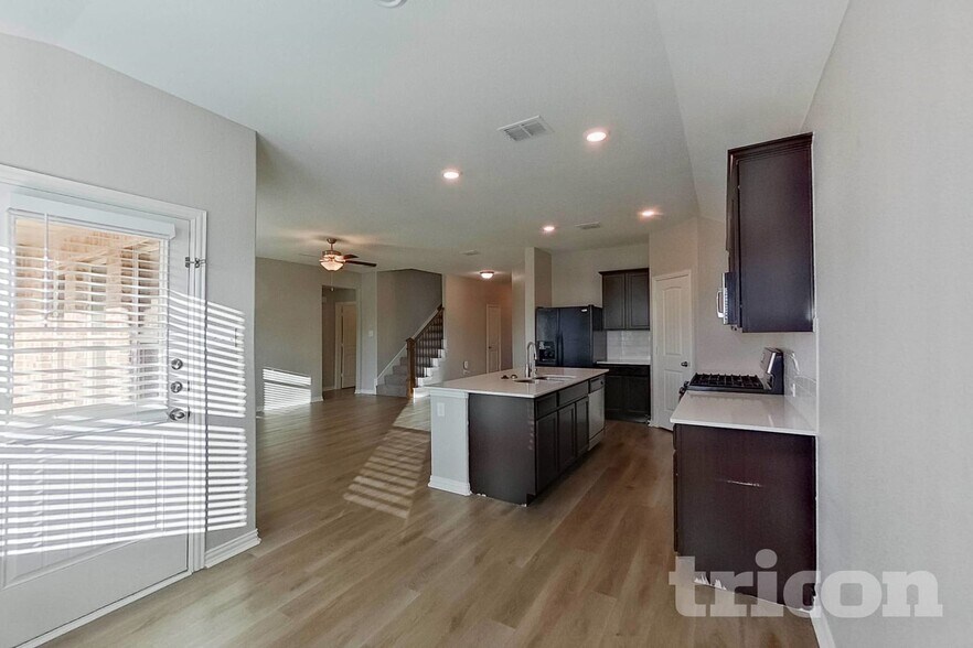 Building Photo - 1348 Renoir Dr