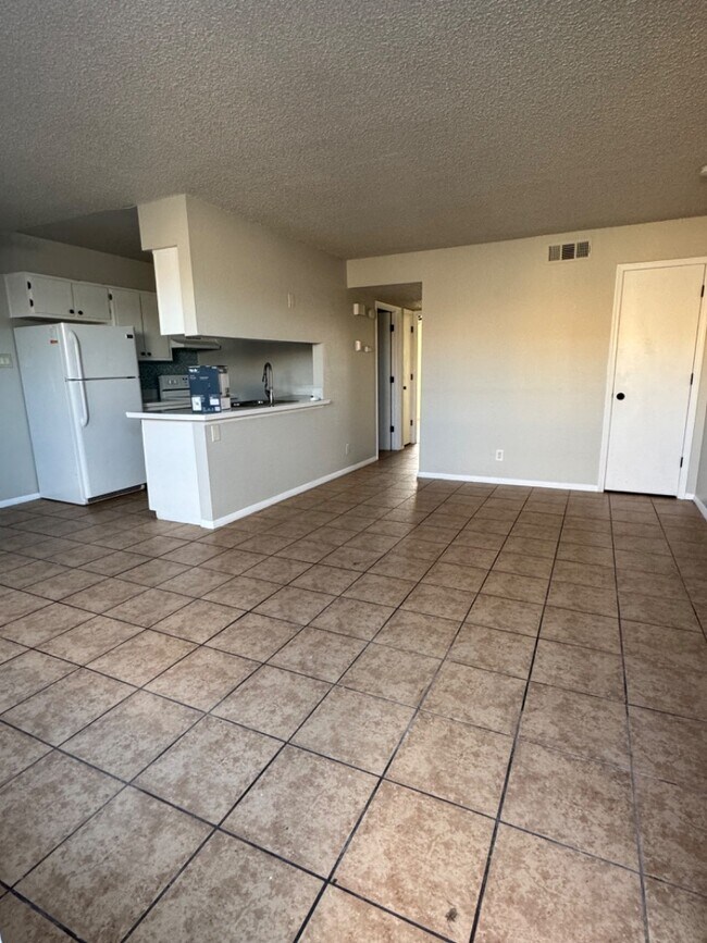 Building Photo - 936 San Pedro Dr SE