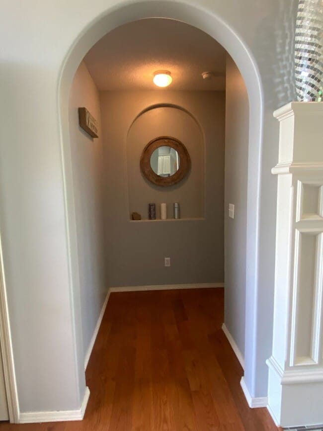 Building Photo - 840 N Bedford Ct