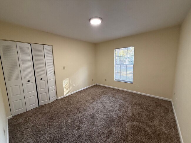 Building Photo - Comfortable SW Gainesville Home with Large...