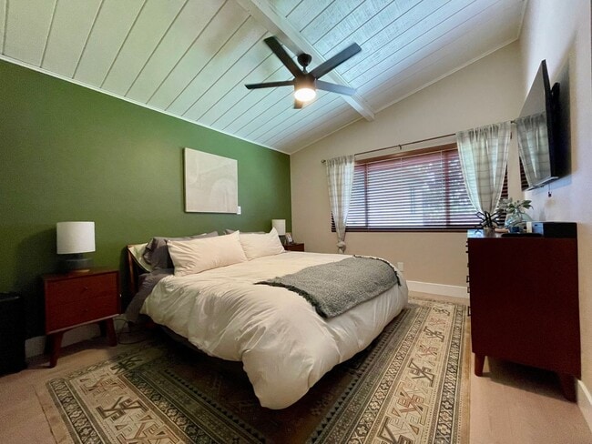 Building Photo - Gorgeous Mid century Modern home in San Ca...