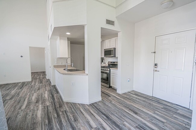 Building Photo - 1 Bedroom + Loft in the Bordeaux Community of Saugus!