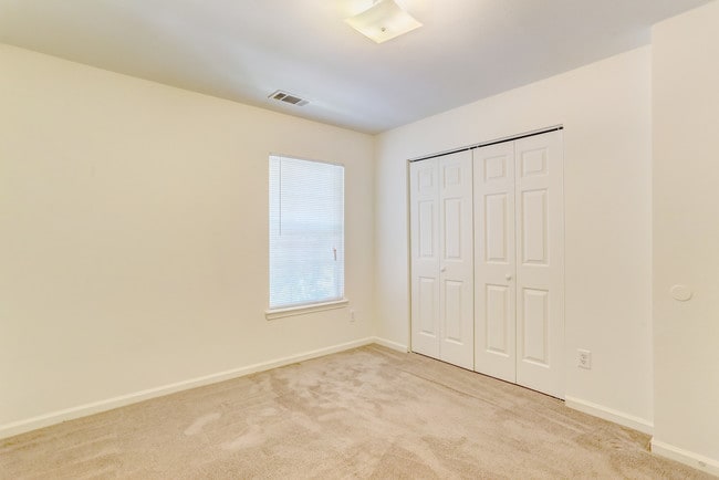 Building Photo - Meadow Creek