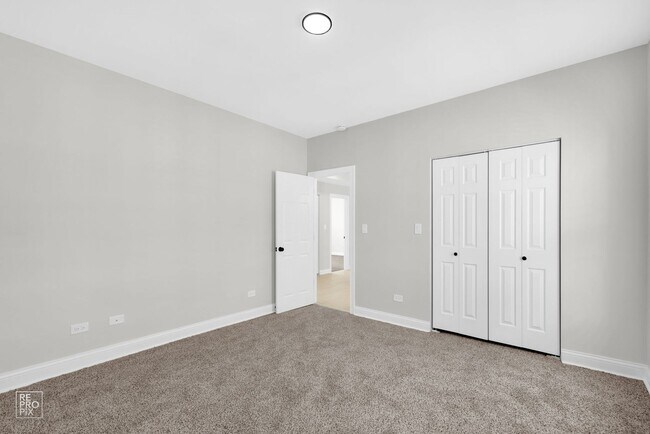 Building Photo - 310 N Menard