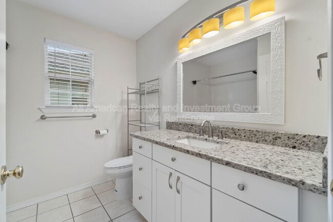 Building Photo - 911 Lauderhill Ln