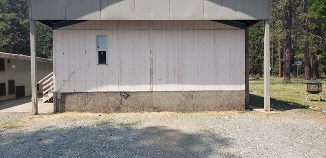 Building Photo - 260 S Derrick Flat Rd