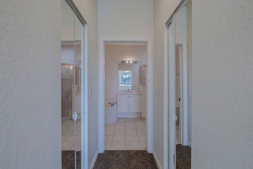 Building Photo - 805 Middleton Dr SW