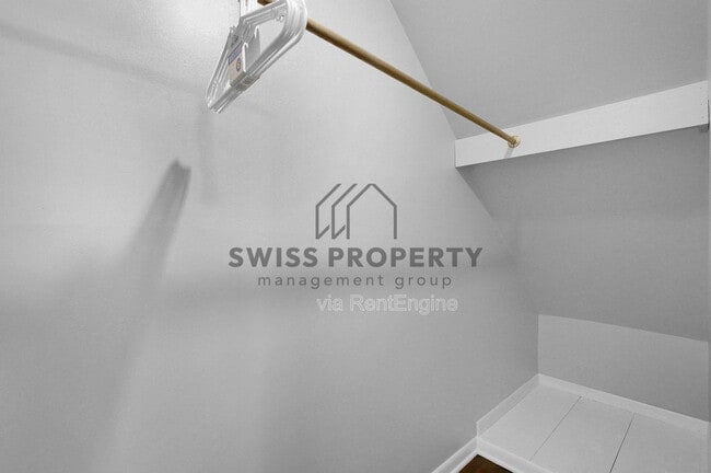 Building Photo - 2229 Middlehurst Dr