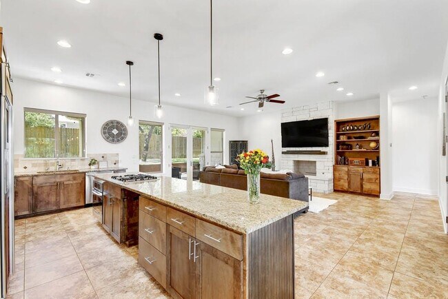 Building Photo - 1006 Lipan Trail