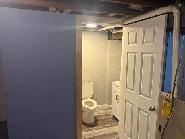 Building Photo - 1894 Pannell Ave