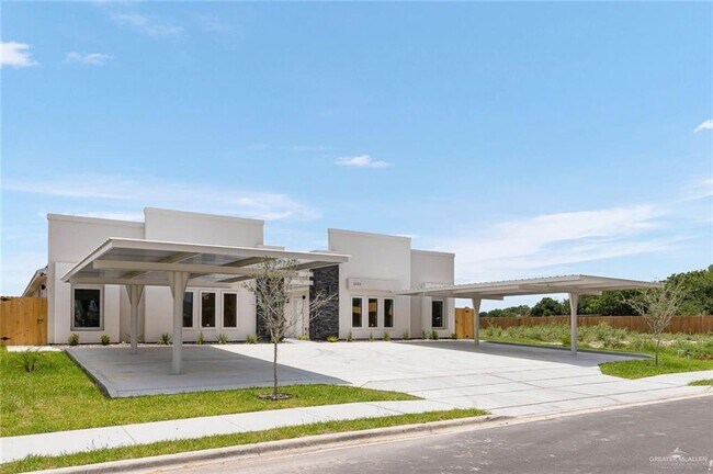 Building Photo - 15 Summerland Ln
