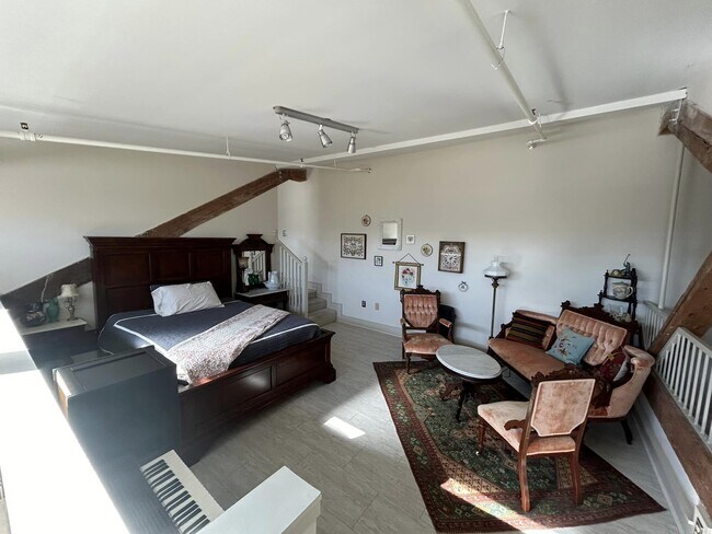 Building Photo - 246 N Court St