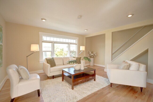 Building Photo - 502 NE 72nd St