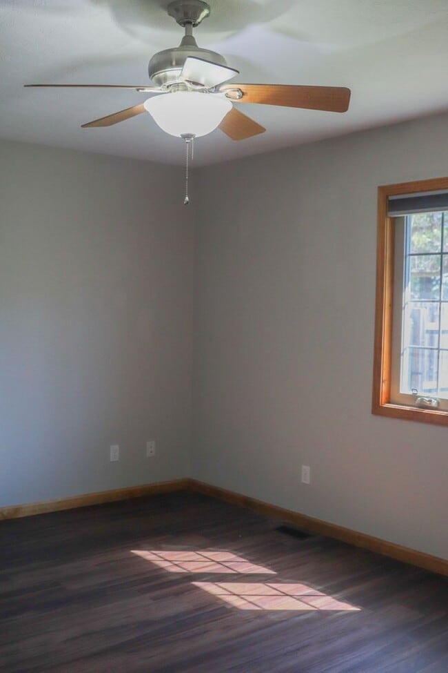 Building Photo - 2 Bedroom / 2 Bathroom Duplex in Daleville