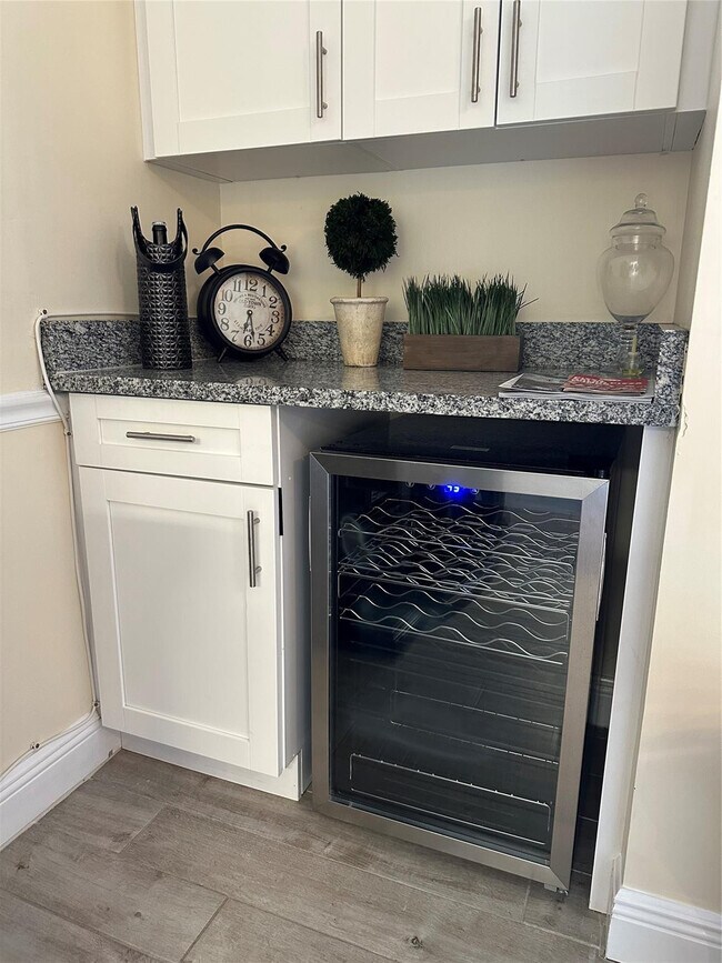 Building Photo - 1605 U.S. Rte 1