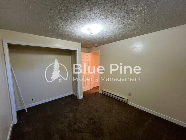 Building Photo - 450 Crimson Dr