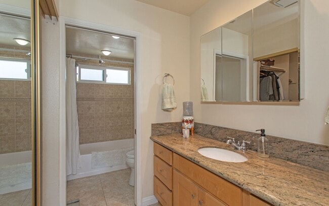 Building Photo - Carlsbad Village Furnished 2 bedroom/2 bath Long Term