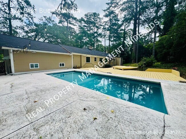 Building Photo - 4124 E Buchanan Dr