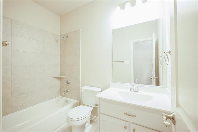 Building Photo - 3433 Solana Cir