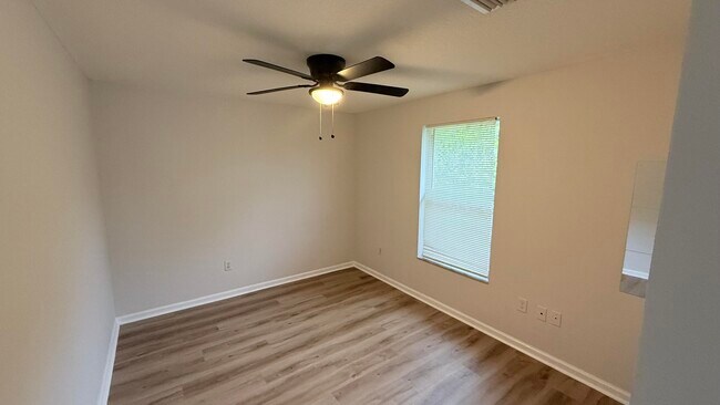 Building Photo - 1095 Miami Blvd