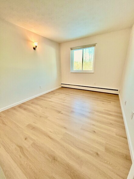 Second bedroom/ office - 5011 Nob Hill Dr